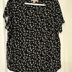 Philosophy Black and White Boxy Blouse with Peter Pan Collar